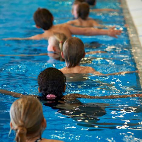 Kids in swimming class